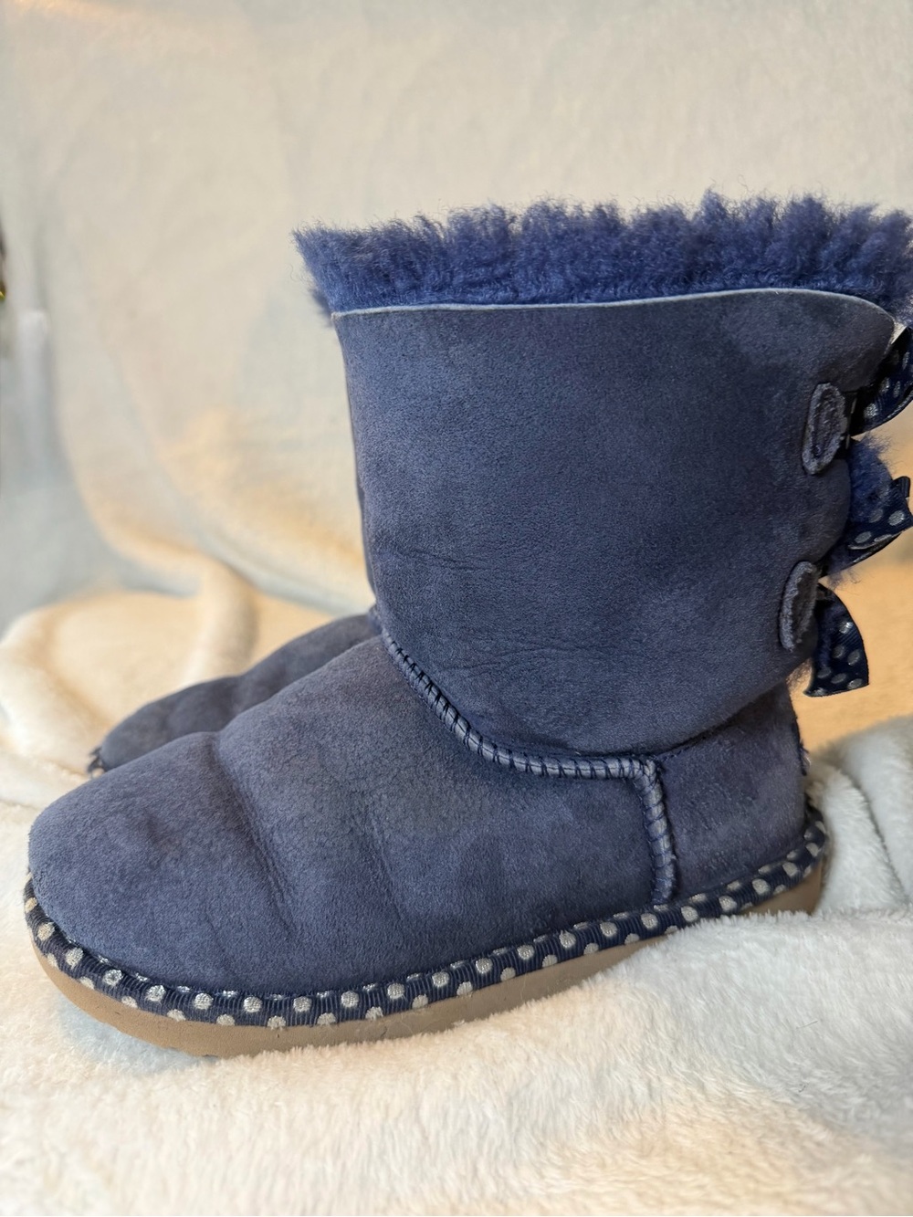 UGG Australia Bailey Bow Short Boots – Kids Size 1